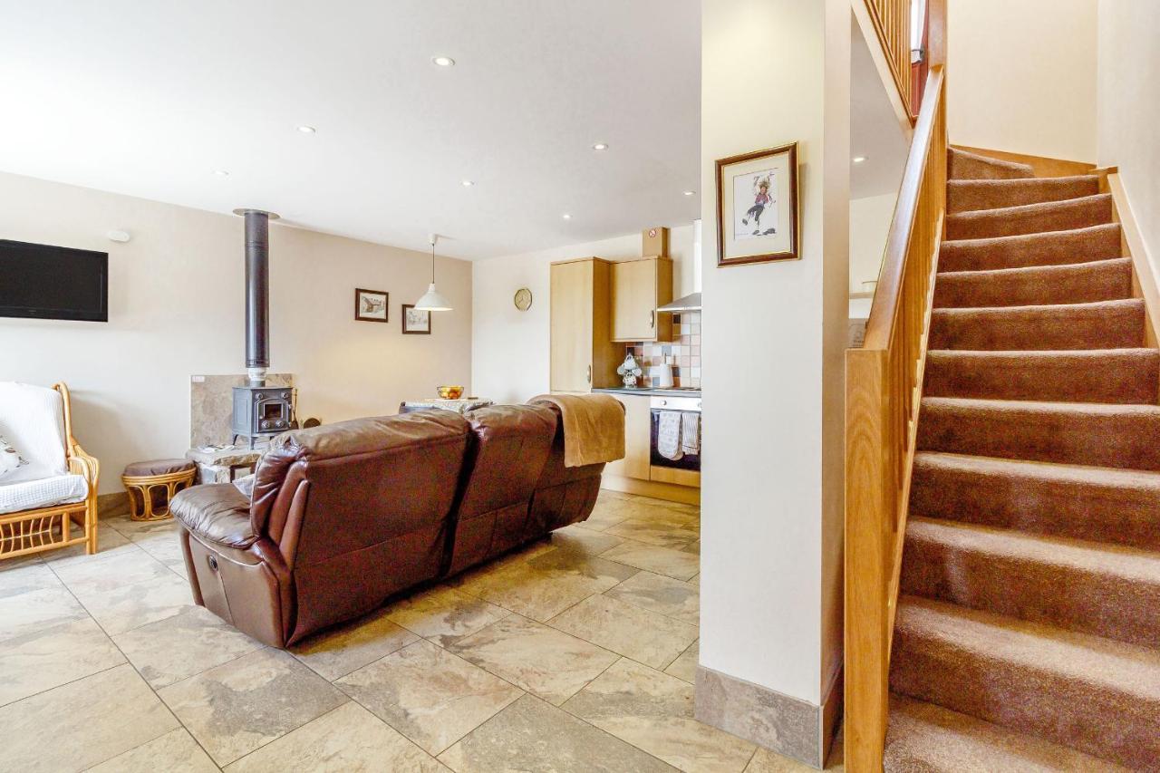 Jim'S Barn Villa Diggle Екстериор снимка