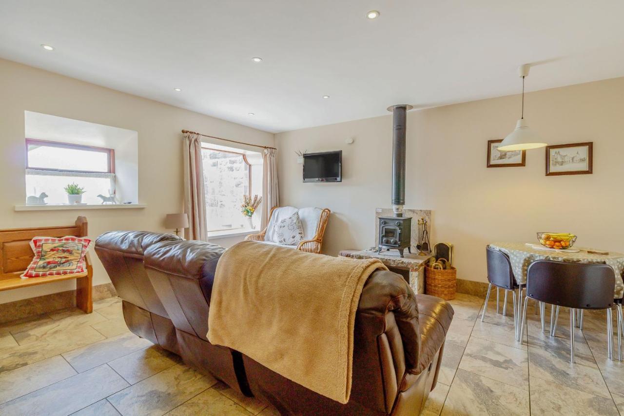 Jim'S Barn Villa Diggle Екстериор снимка
