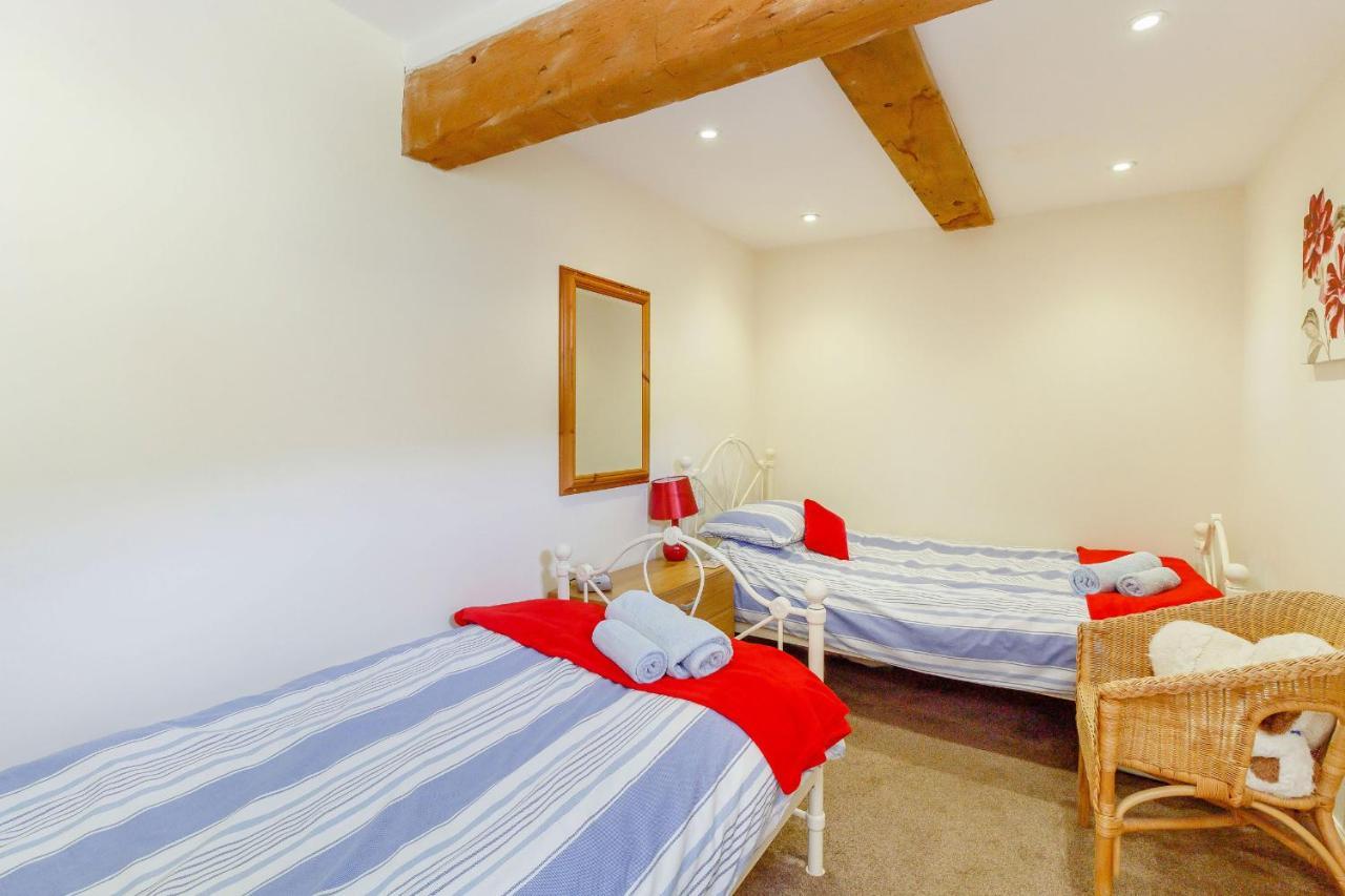 Jim'S Barn Villa Diggle Екстериор снимка