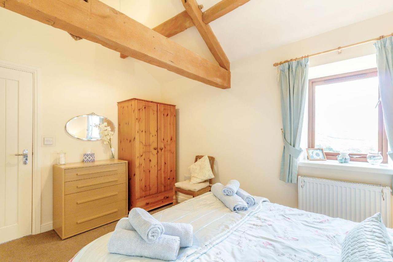 Jim'S Barn Villa Diggle Екстериор снимка